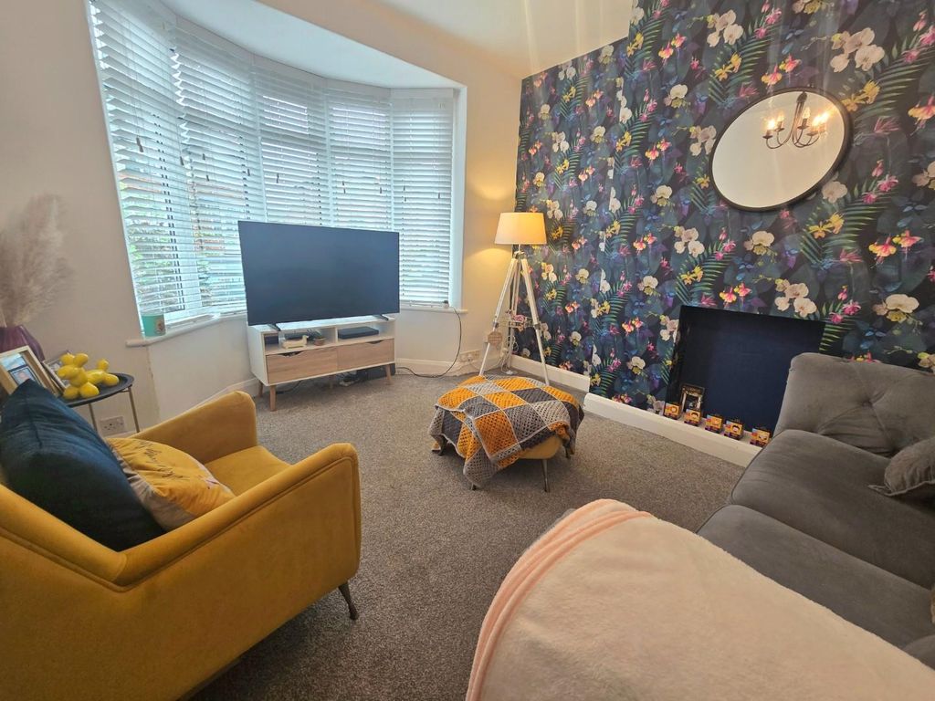 Property photo 2 of 12 Living Room