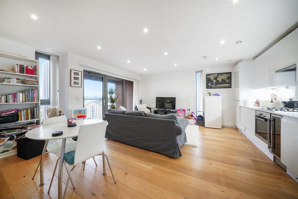 Property photo 3 of 11 Flat 13, Altus House - Yjnkdrahdjbv5Pvqoxft.Jpg