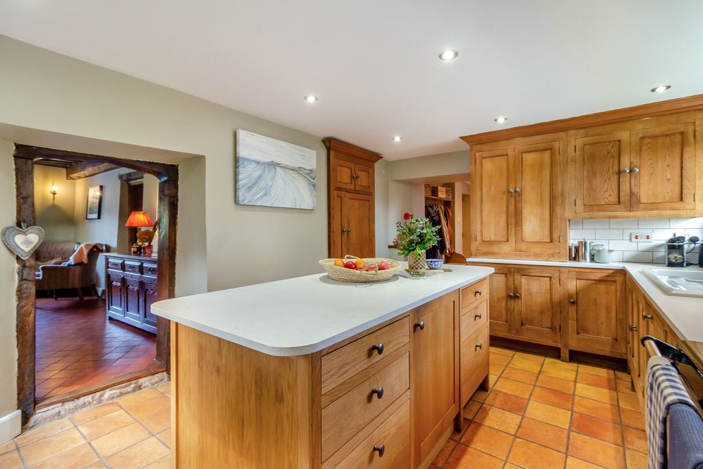 Property photo 3 of 28