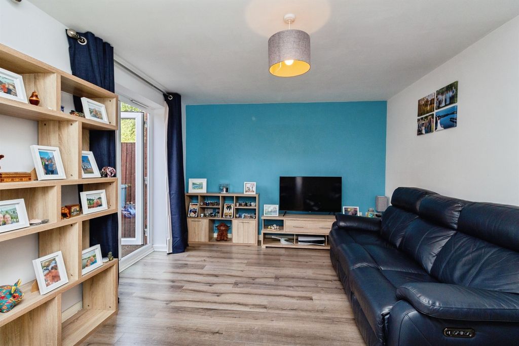 Property photo 3 of 12
