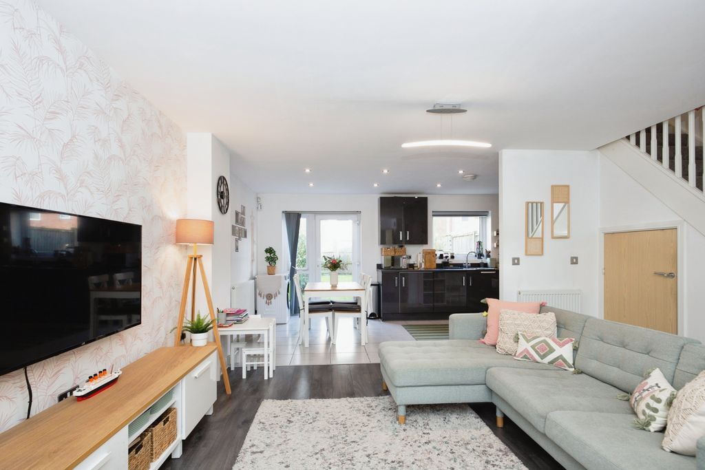 Property photo 2 of 15 Open Plan Living