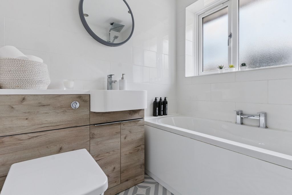 Property photo 2 of 33 4264124