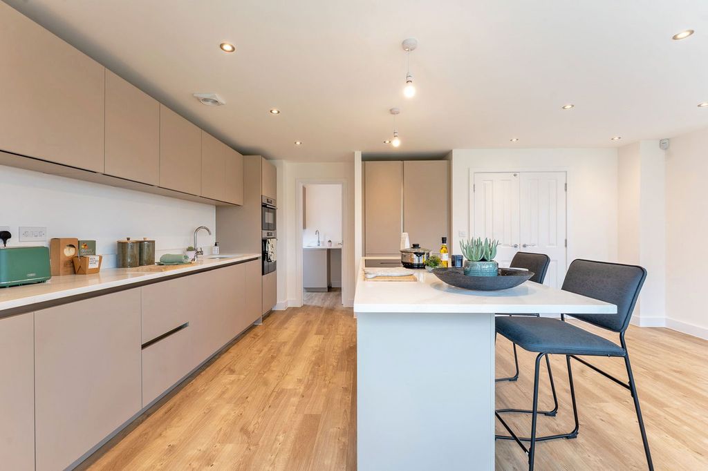 Property photo 3 of 21