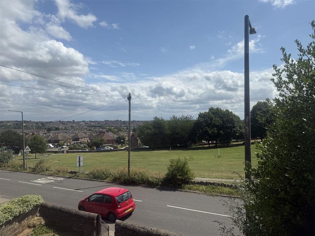 Property photo 2 of 16 Laund Hill 108.Jpg