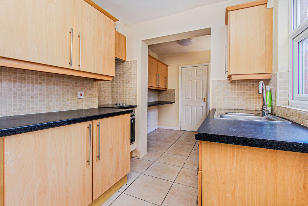 Property photo 3 of 12 Kitchen