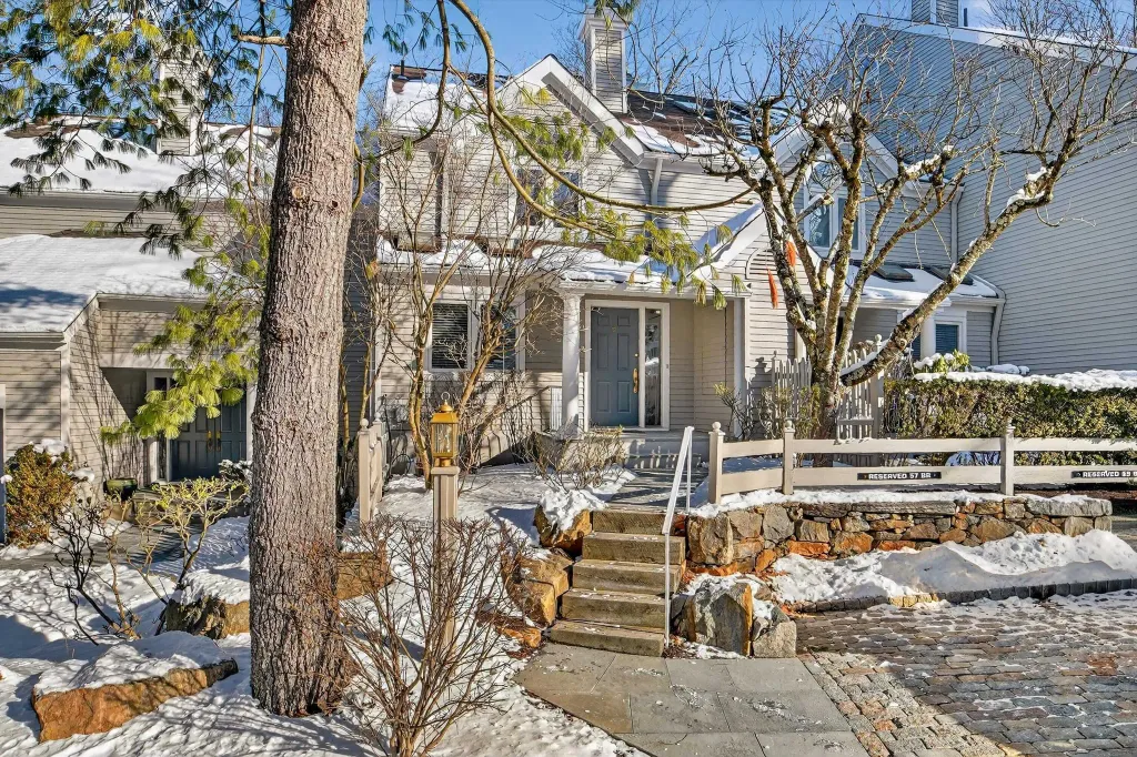 Property photo 1 of 31