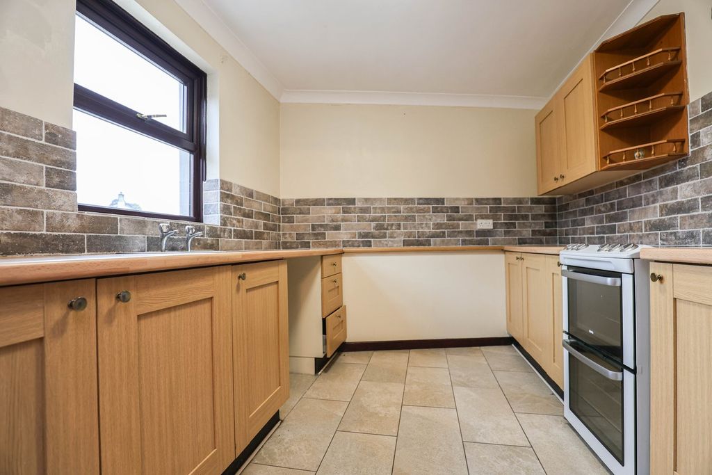 Property photo 3 of 13 Kitchen