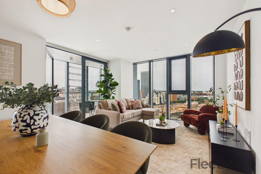 Property photo 1 of 31 Lounge/Dining Room