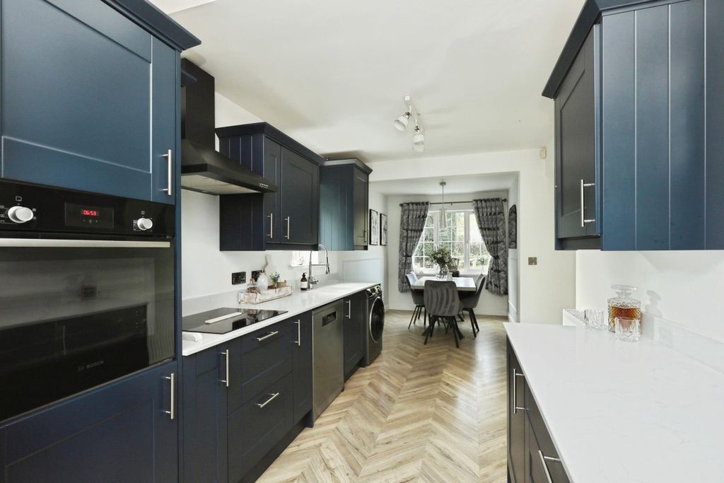 Property photo 3 of 28 Dining Kitchen