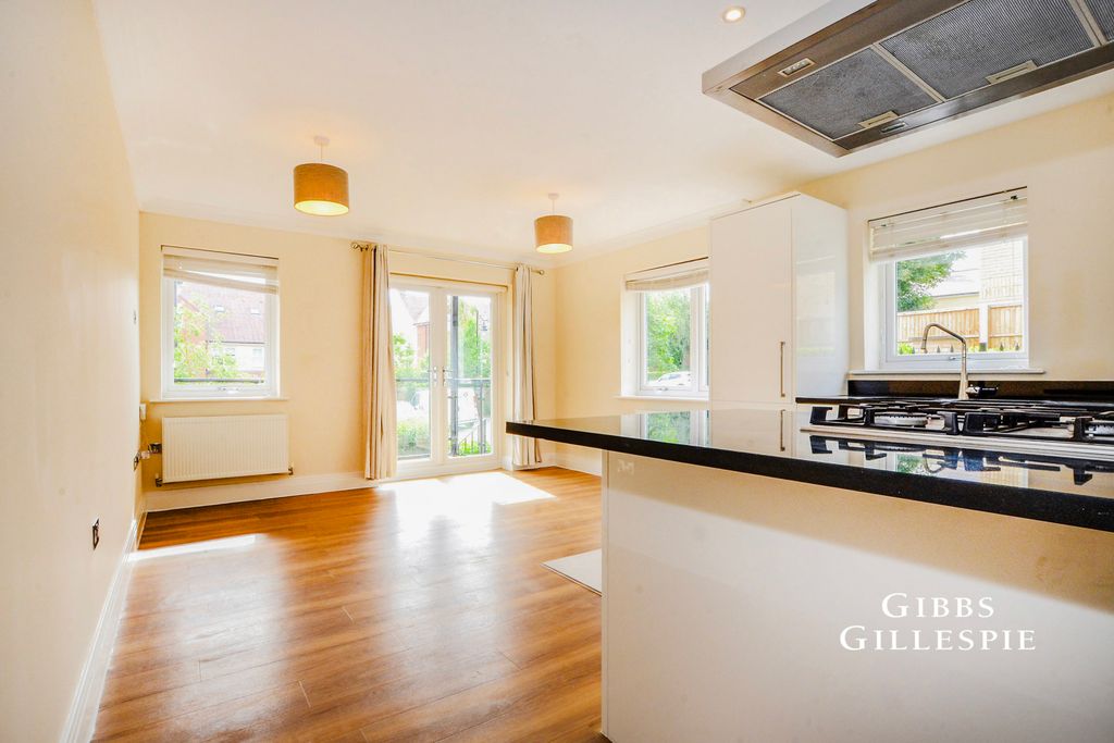Property photo 3 of 15 Pbox-Img.Jpg