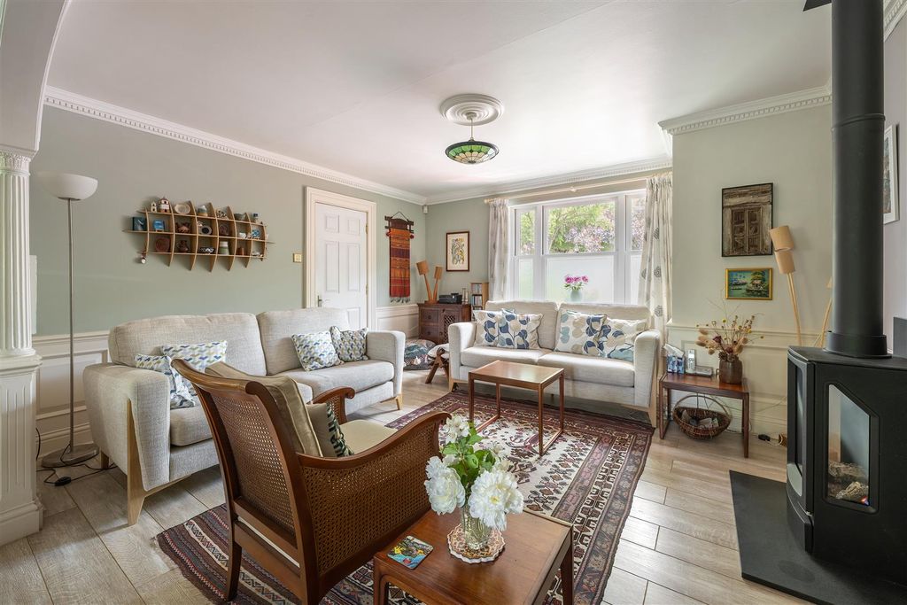 Property photo 2 of 29 Pembroke Road E17