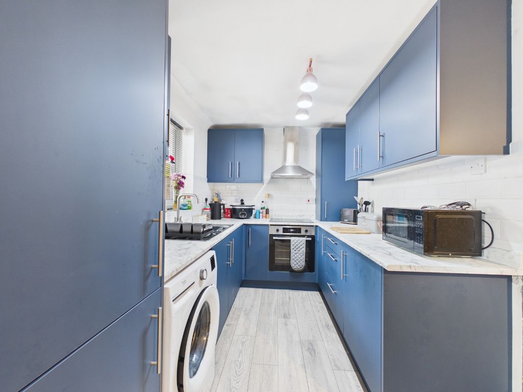 Property photo 2 of 14 4824635