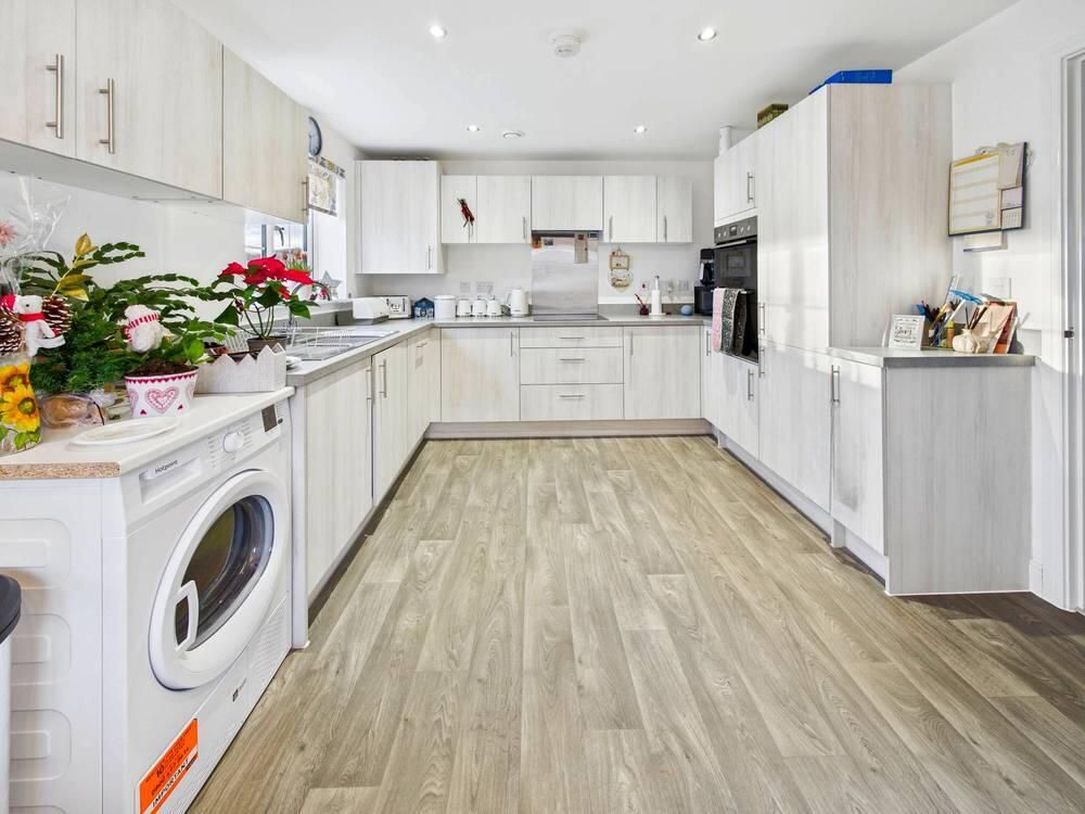 Property photo 2 of 14 Kitchen