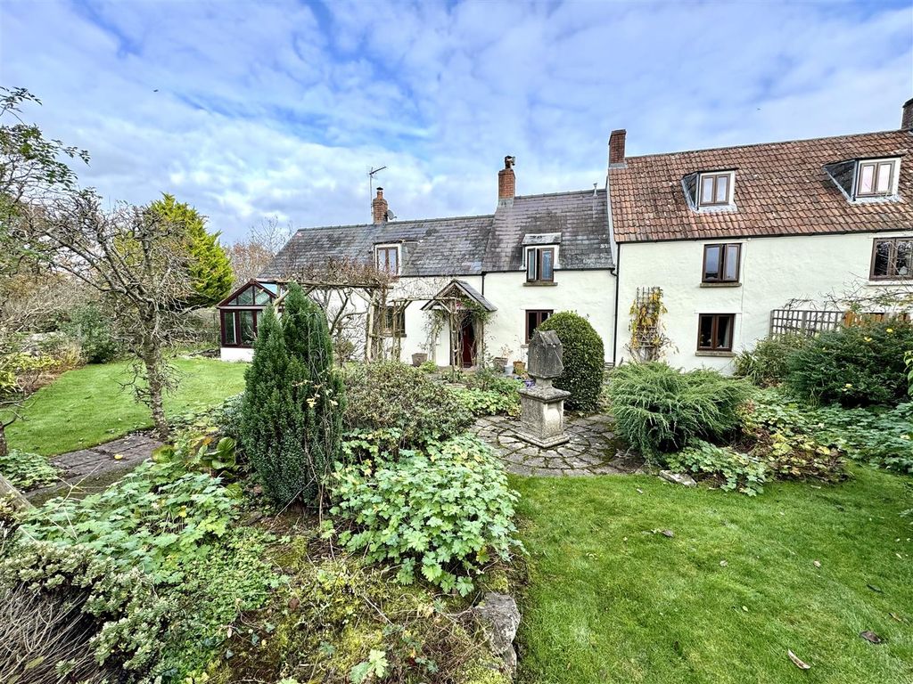 Property photo 1 of 22 Gardens