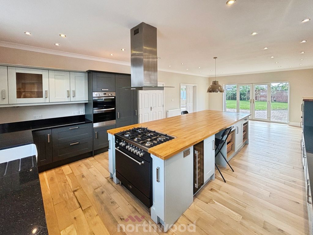 Property photo 2 of 33