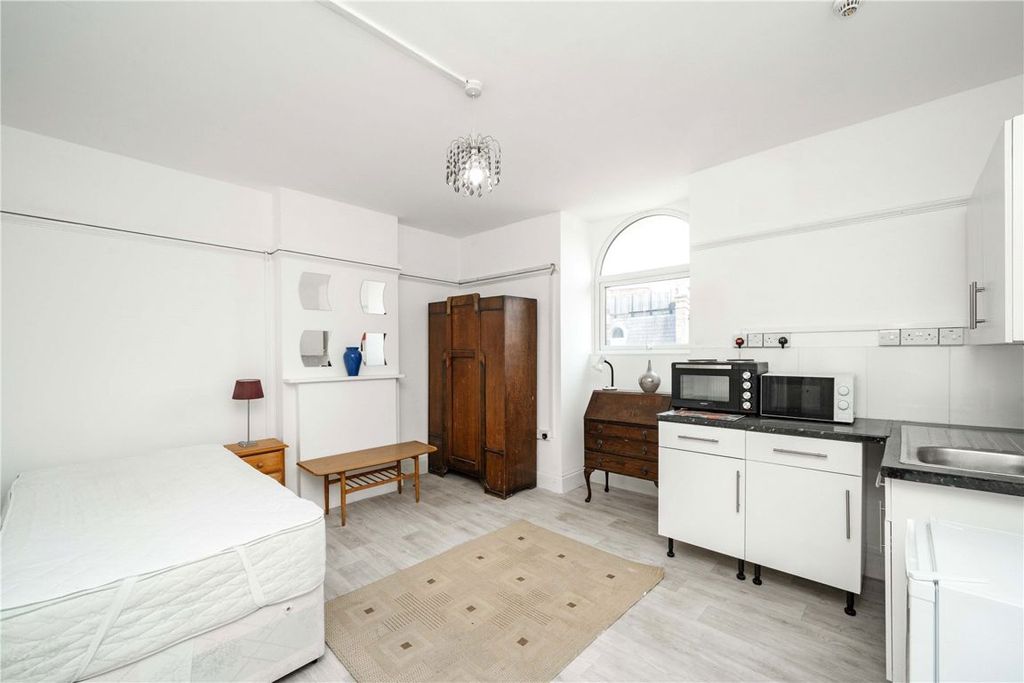 Property photo 1 of 3