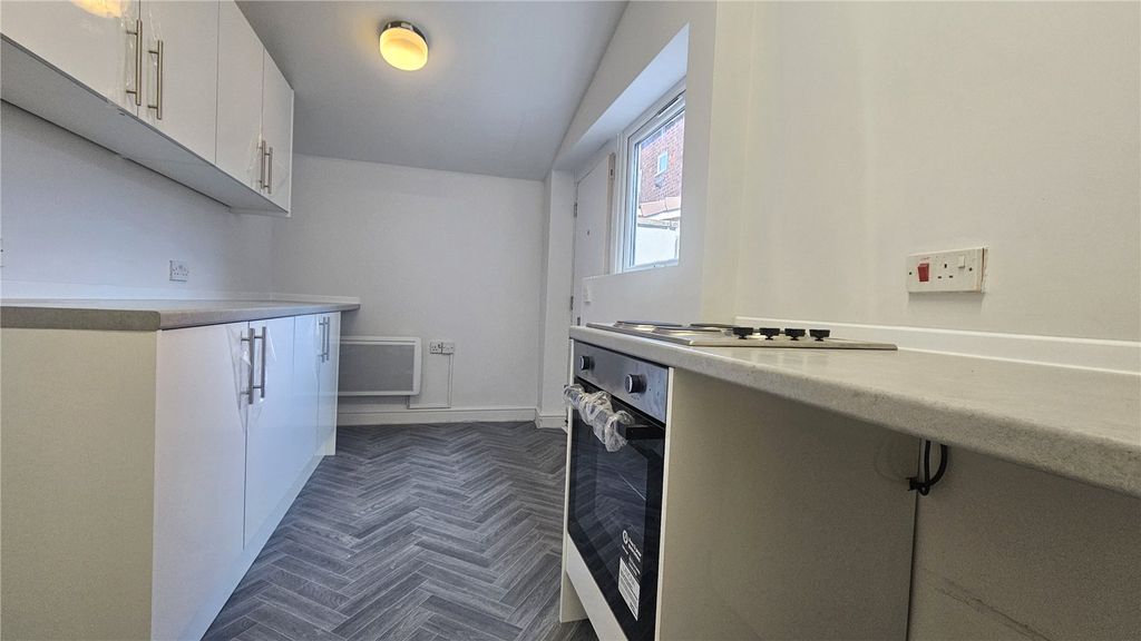 Property photo 3 of 7 Kitchen