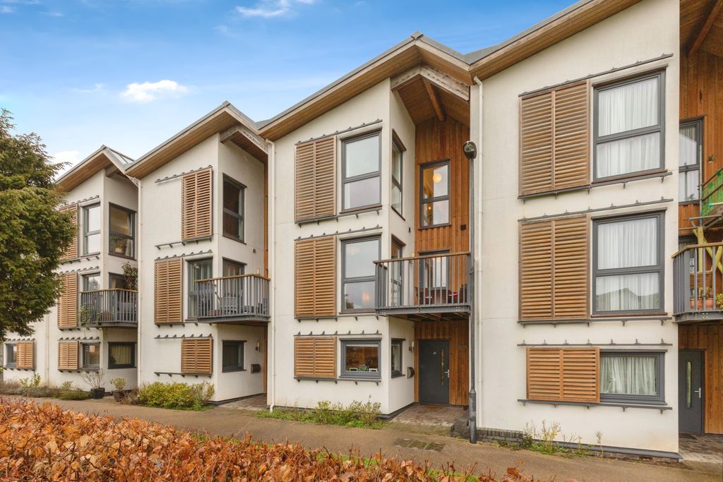 Property photo 1 of 21 Front