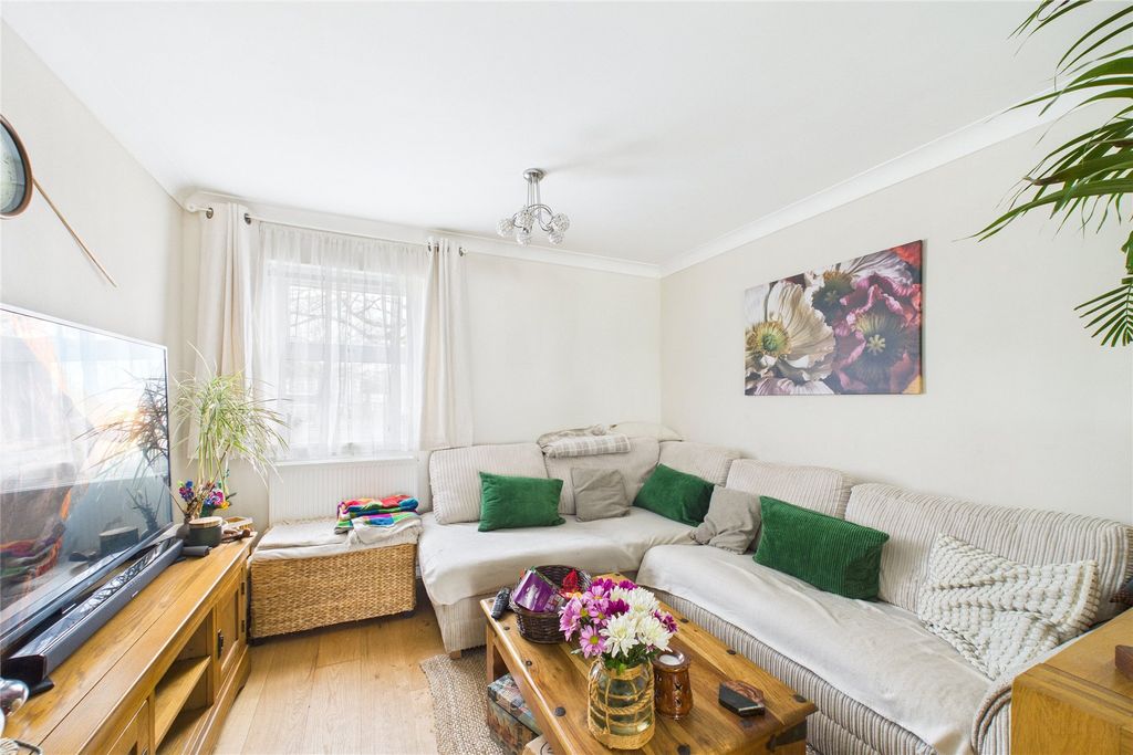 Property photo 3 of 8 Picture No. 10