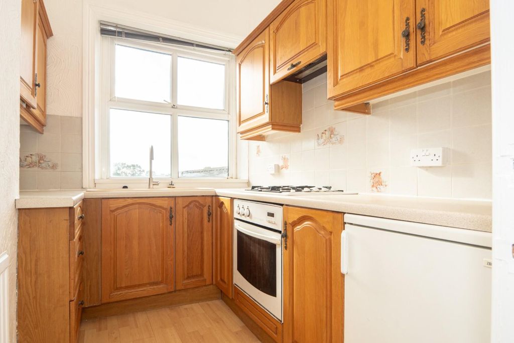Property photo 3 of 19 Kitchen