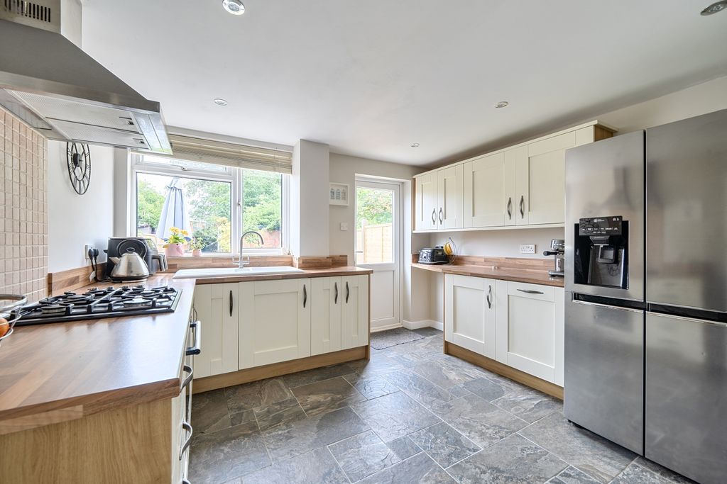Property photo 3 of 15 Kitchen 1