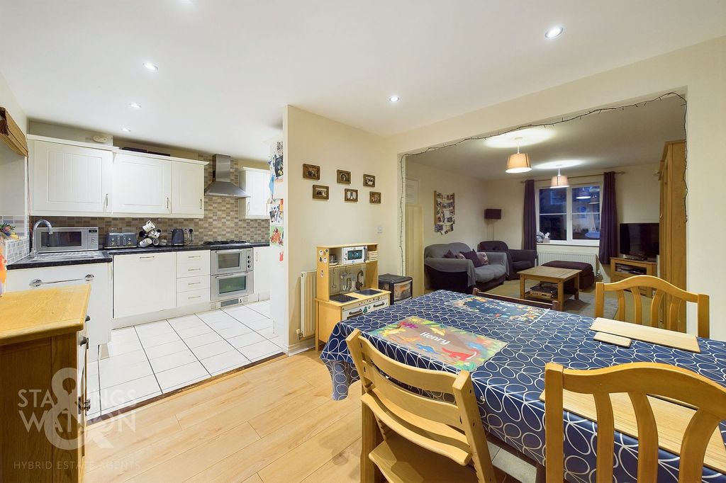 Property photo 2 of 21