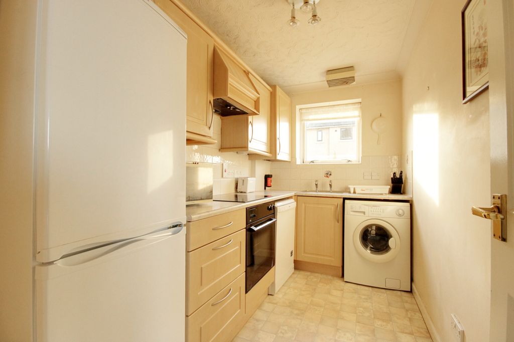 Property photo 2 of 18 4 Seymour House 009-
