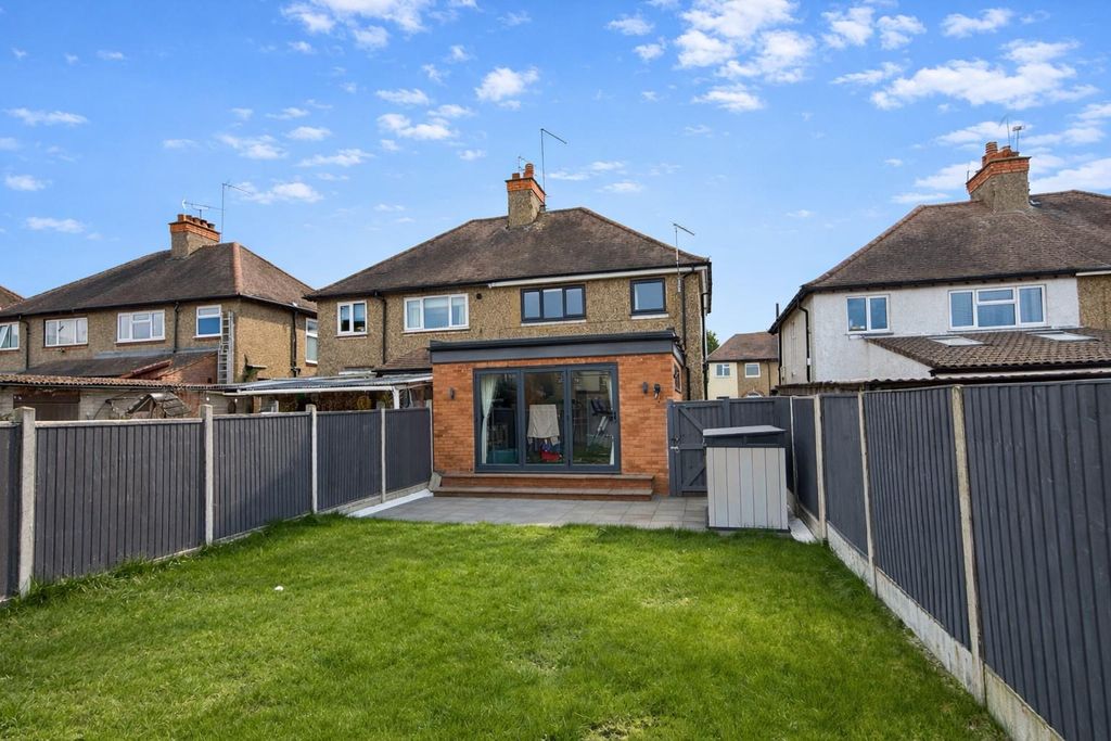 Property photo 1 of 11 Outside