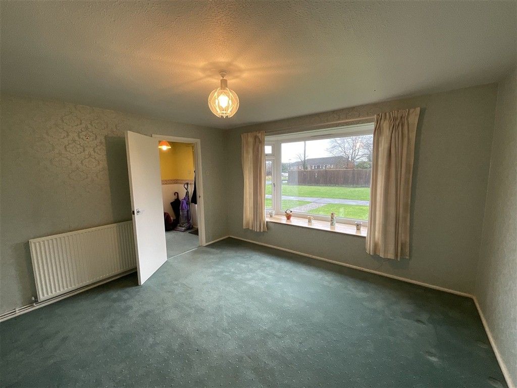 Property photo 3 of 16 Lounge