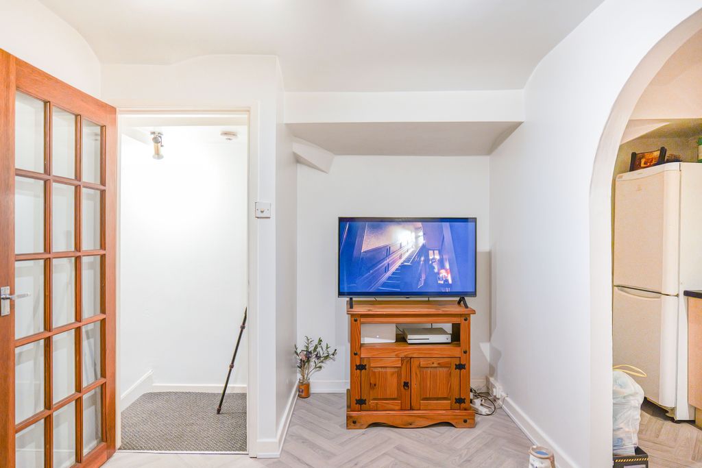 Property photo 3 of 24