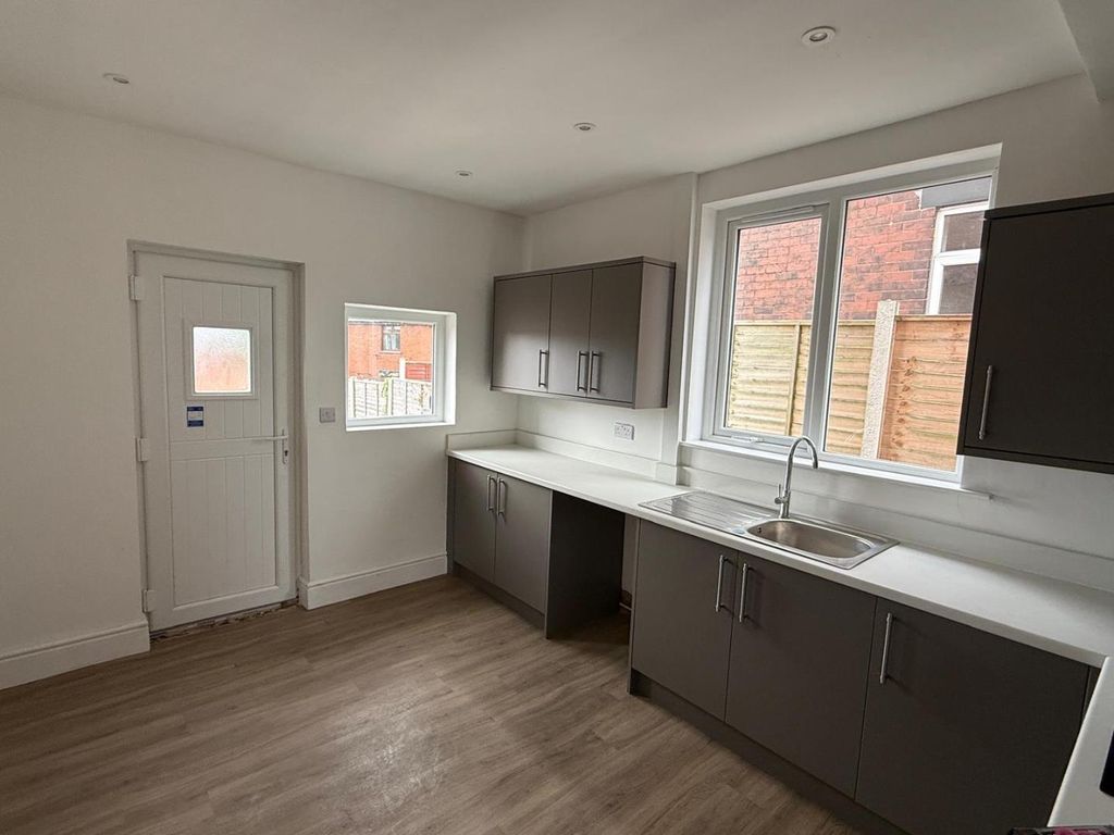 Property photo 2 of 11 Kitchen