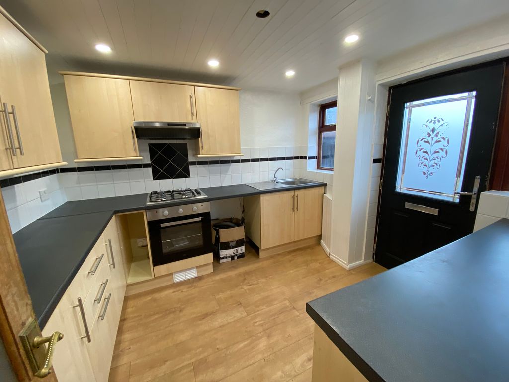 Property photo 3 of 9 Kitchen