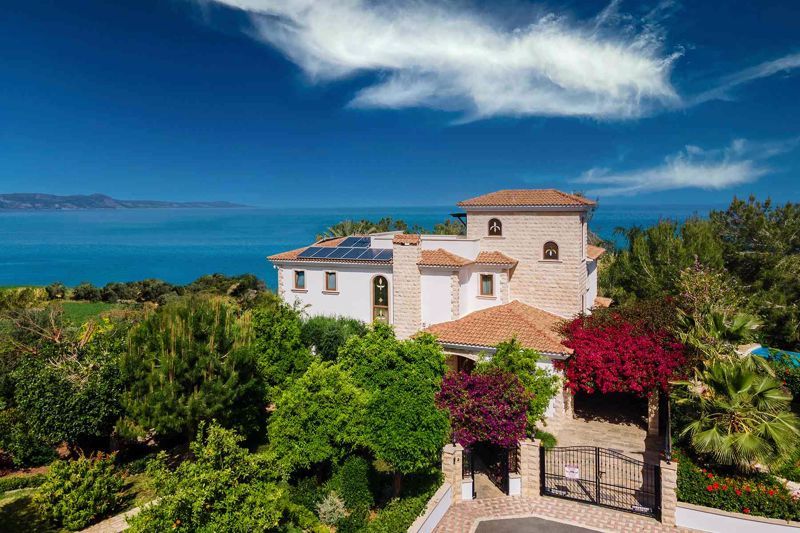 Property photo 1 of 35 Luxury Villa With