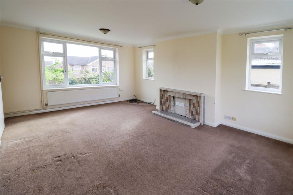 Property photo 3 of 14 Lounge 2.Jpg