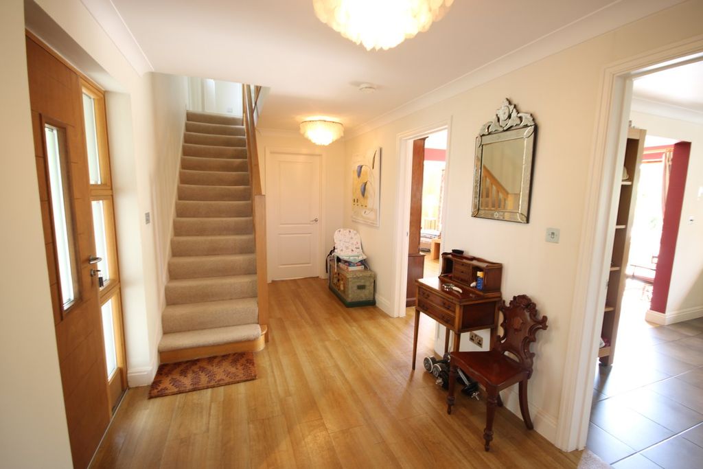Property photo 2 of 34
