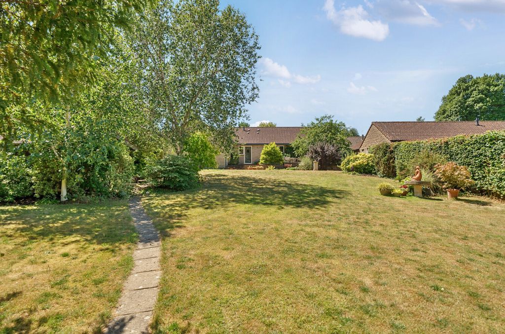 Property photo 3 of 29 1324408-1-686Fbd3...