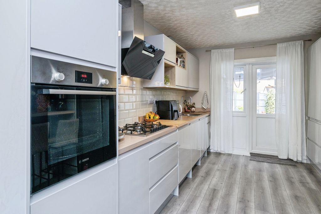 Property photo 3 of 16 Pbox-Img.Jpg