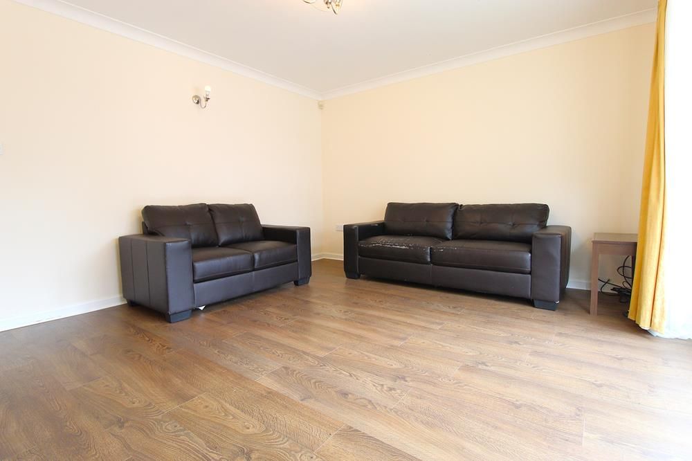 Property photo 1 of 16 Lounge