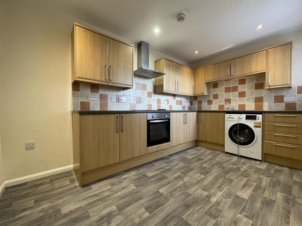 Property photo 1 of 7 Kitchen