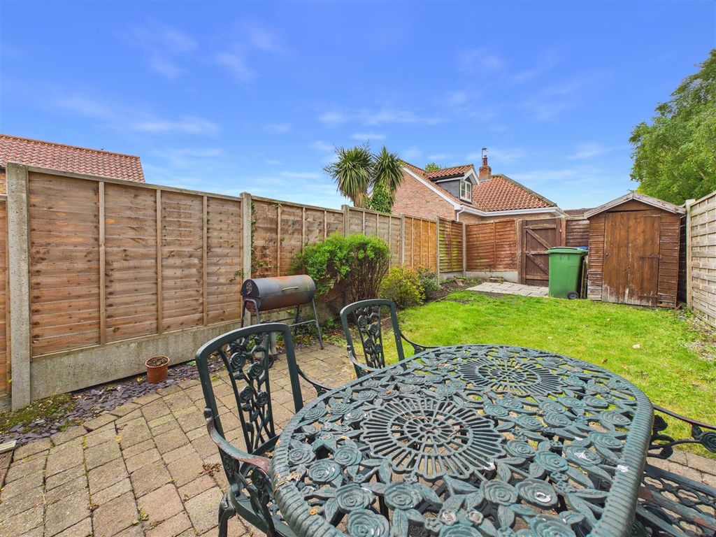 Property photo 3 of 11 Outside