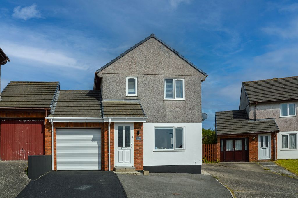 Property photo 1 of 18 External