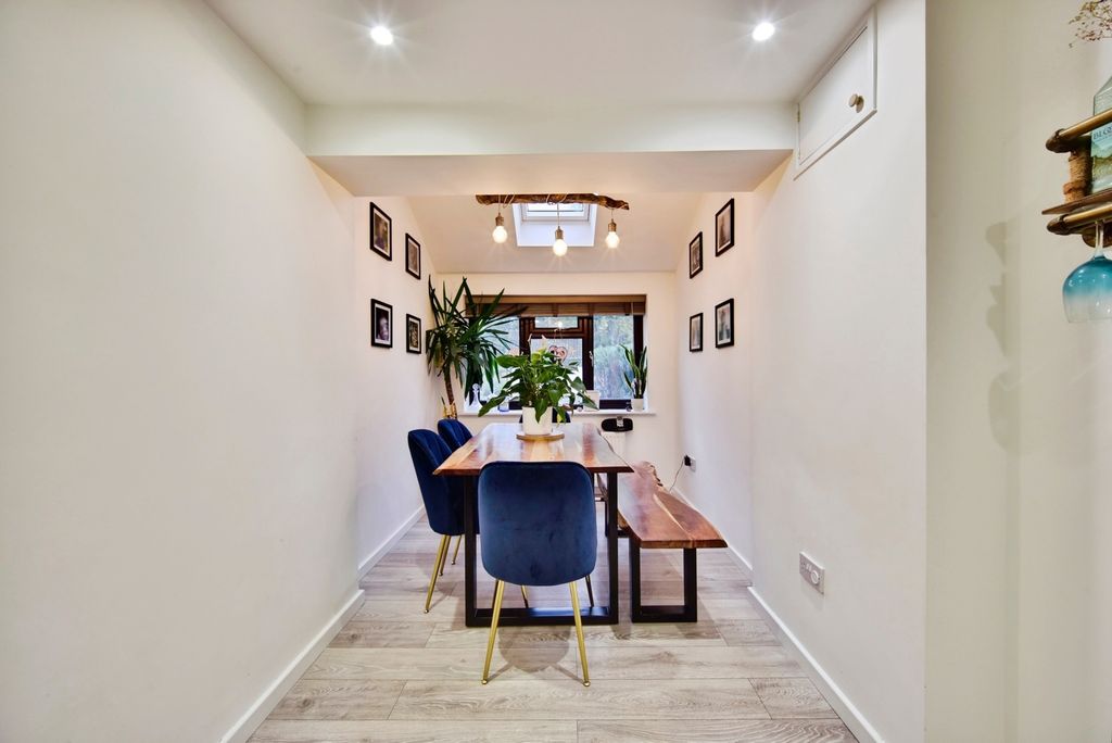 Property photo 3 of 17 Pbox-Img.Jpg