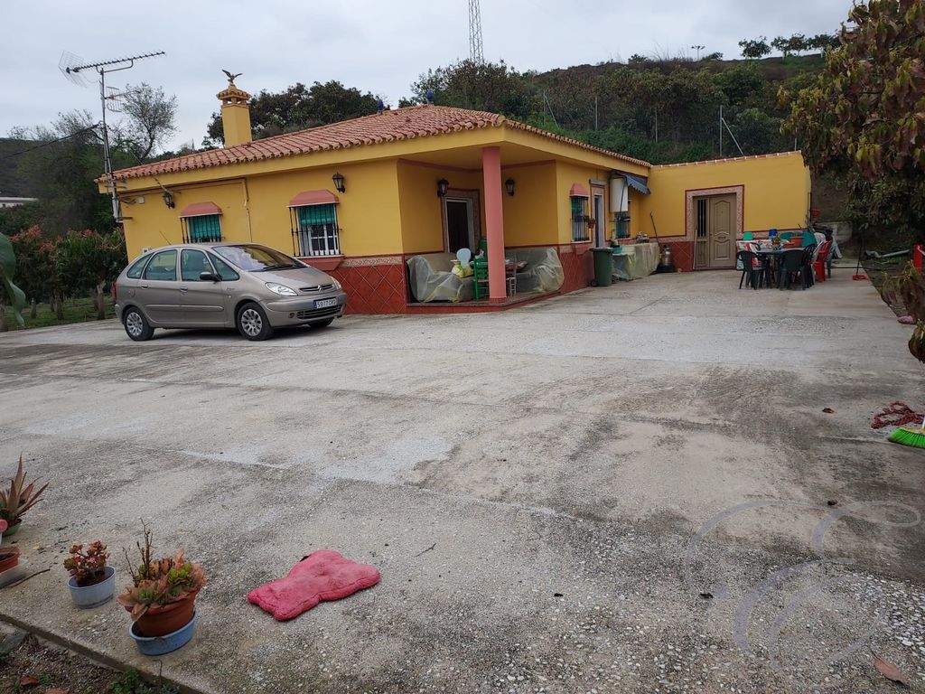Property photo 2 of 13