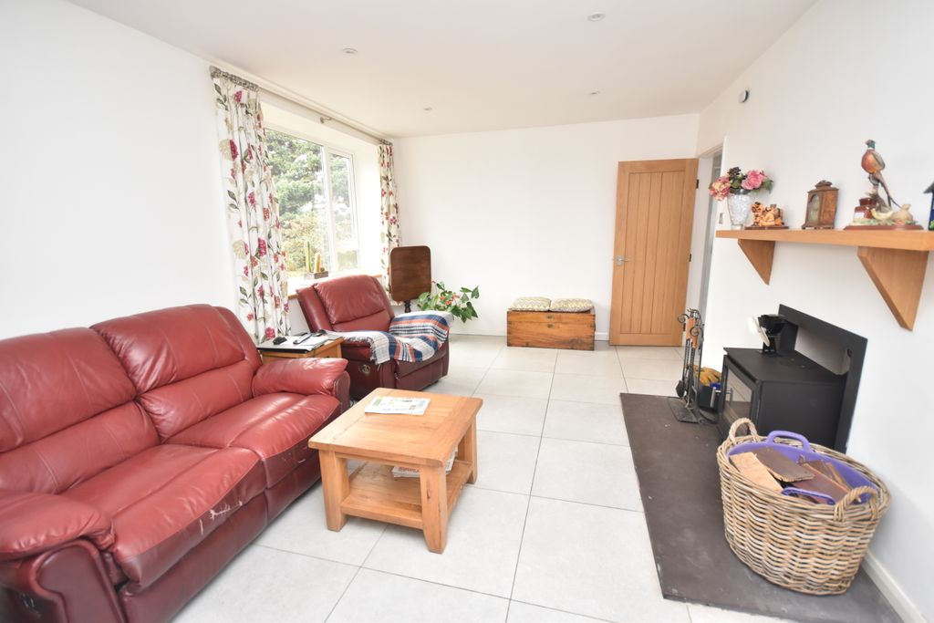 Property photo 2 of 14 Lounge