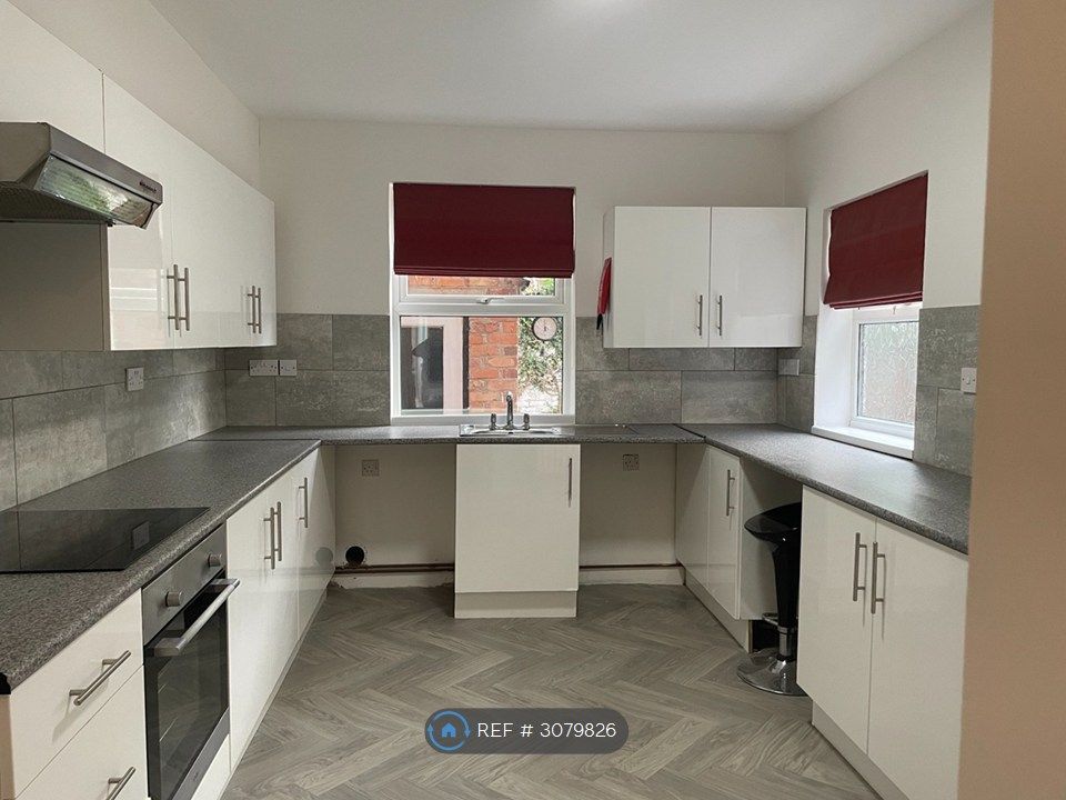 Property photo 3 of 15 Kitchen