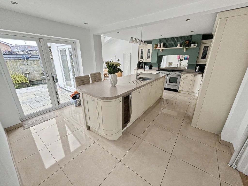 Property photo 2 of 32