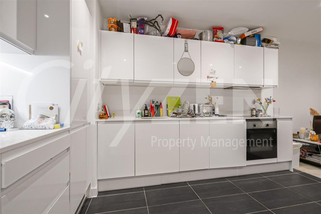 Property photo 3 of 9 Kitchen