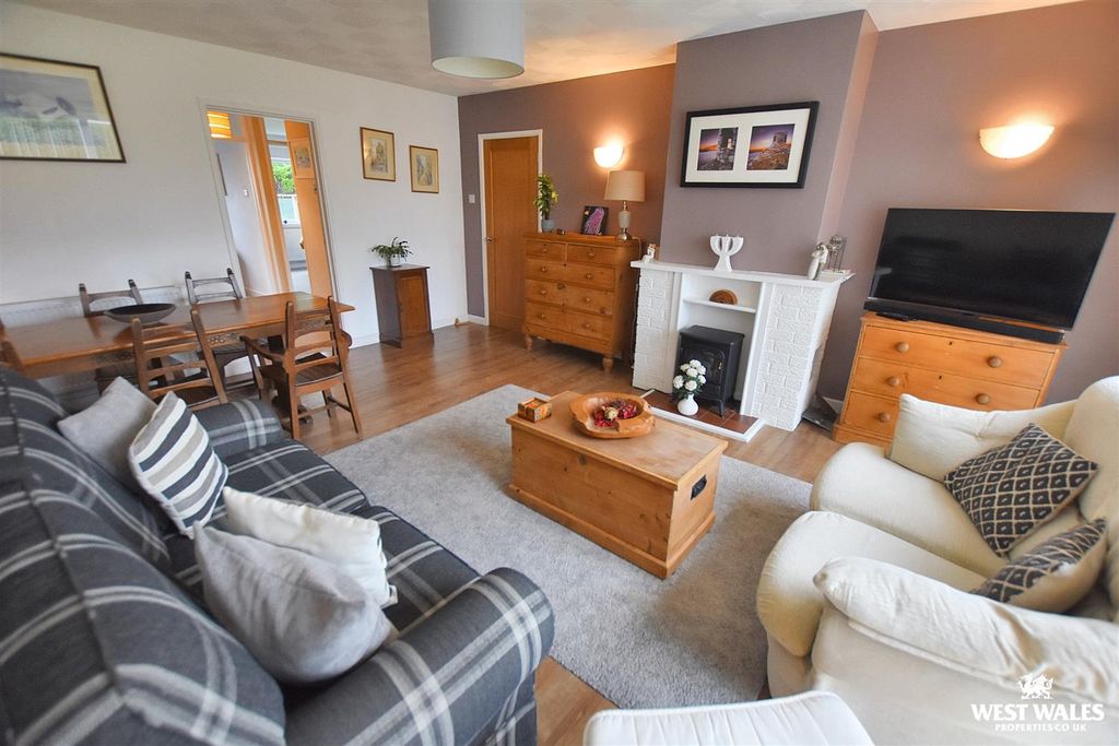 Property photo 2 of 24 9 - 2025-11-10T122330.791.Jpg