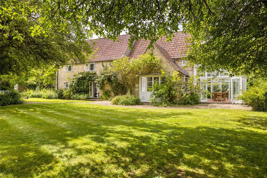 Property photo 3 of 35 Gardens