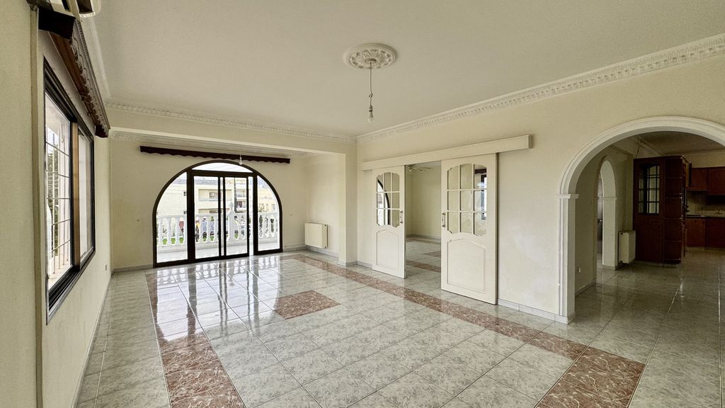 Property photo 2 of 43